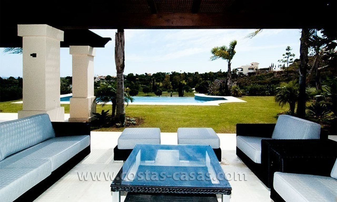 Villa estilo moderno andaluz a la venta, resort de golf, Nueva Milla de Oro entre Puerto Banús - Marbella, Benahavis - Estepona 5