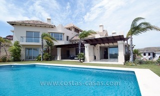 Villa estilo moderno andaluz a la venta, resort de golf, Nueva Milla de Oro entre Puerto Banús - Marbella, Benahavis - Estepona 1