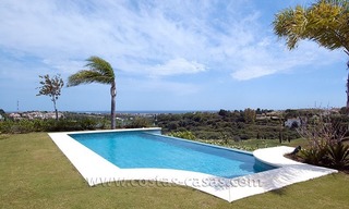 Villa estilo moderno andaluz a la venta, resort de golf, Nueva Milla de Oro entre Puerto Banús - Marbella, Benahavis - Estepona 2