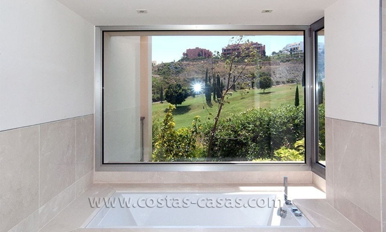 Villa estilo moderno andaluz a la venta, resort de golf, Nueva Milla de Oro entre Puerto Banús - Marbella, Benahavis - Estepona 18