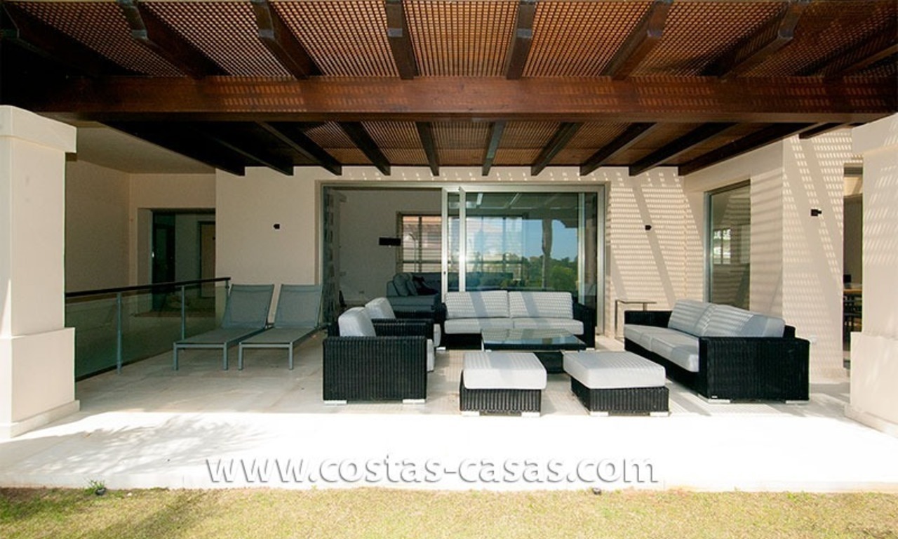 Villa estilo moderno andaluz a la venta, resort de golf, Nueva Milla de Oro entre Puerto Banús - Marbella, Benahavis - Estepona 11