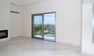 Villa estilo moderno andaluz a la venta, resort de golf, Nueva Milla de Oro entre Puerto Banús - Marbella, Benahavis - Estepona 27