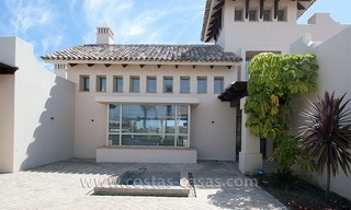 Villa estilo moderno andaluz a la venta, resort de golf, Nueva Milla de Oro entre Puerto Banús - Marbella, Benahavis - Estepona 34