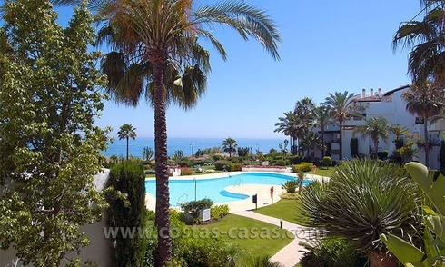 Apartamento de lujo en la playa a la venta en complejo frente al mar, Nueva Milla de Oro, Marbella - Estepona 