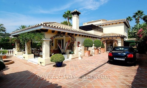 Villa en el golf a la venta en Nueva Andalucía, Marbella 