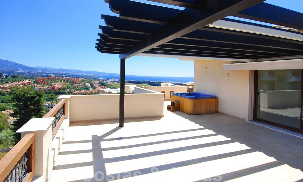 Apartamentos de lujo en venta en Nueva Andalucia, Marbella, a poca distancia de los servicios y de Puerto Banús 30600