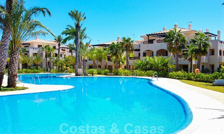 Apartamentos de lujo en venta en Nueva Andalucia, Marbella, a poca distancia de los servicios y de Puerto Banús 30601