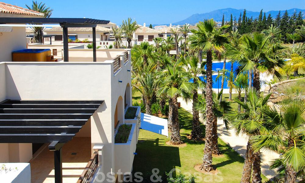 Apartamentos de lujo en venta en Nueva Andalucia, Marbella, a poca distancia de los servicios y de Puerto Banús 30612