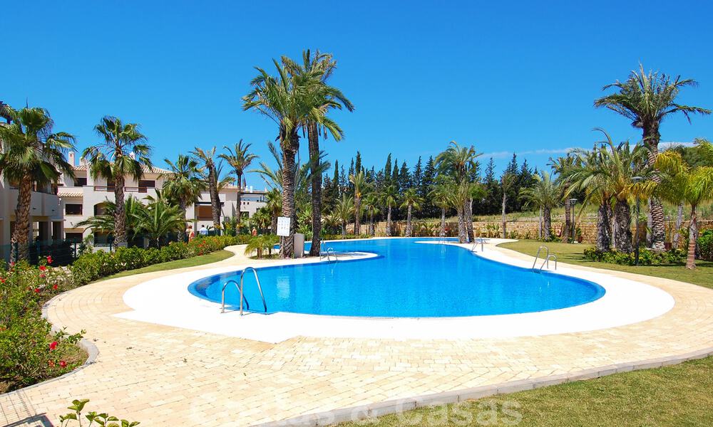 Apartamentos de lujo en venta en Nueva Andalucia, Marbella, a poca distancia de los servicios y de Puerto Banús 30616