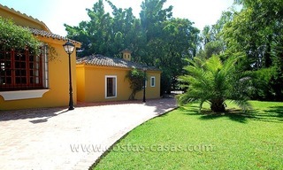 Villa en el golf de estilo andaluz a la venta en Estepona - Marbella 8