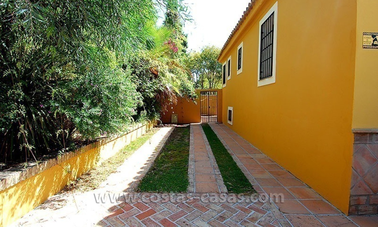 Villa en el golf de estilo andaluz a la venta en Estepona - Marbella 11