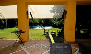 Villa en el golf de estilo andaluz a la venta en Estepona - Marbella 6