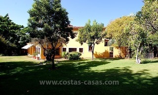 Villa en el golf de estilo andaluz a la venta en Estepona - Marbella 37