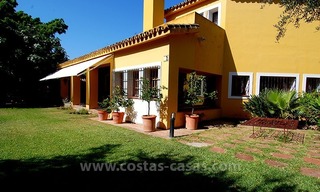 Villa en el golf de estilo andaluz a la venta en Estepona - Marbella 38