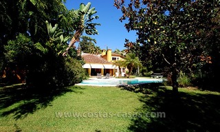 Villa en el golf de estilo andaluz a la venta en Estepona - Marbella 2