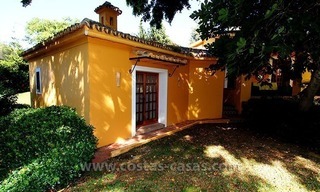 Villa en el golf de estilo andaluz a la venta en Estepona - Marbella 4