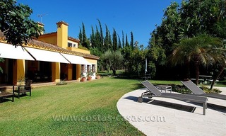 Villa en el golf de estilo andaluz a la venta en Estepona - Marbella 5
