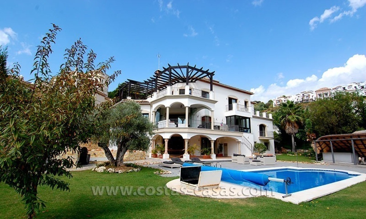 Villa exclusiva de estilo andaluz a la venta en la zona de Marbella - Benahavis 2