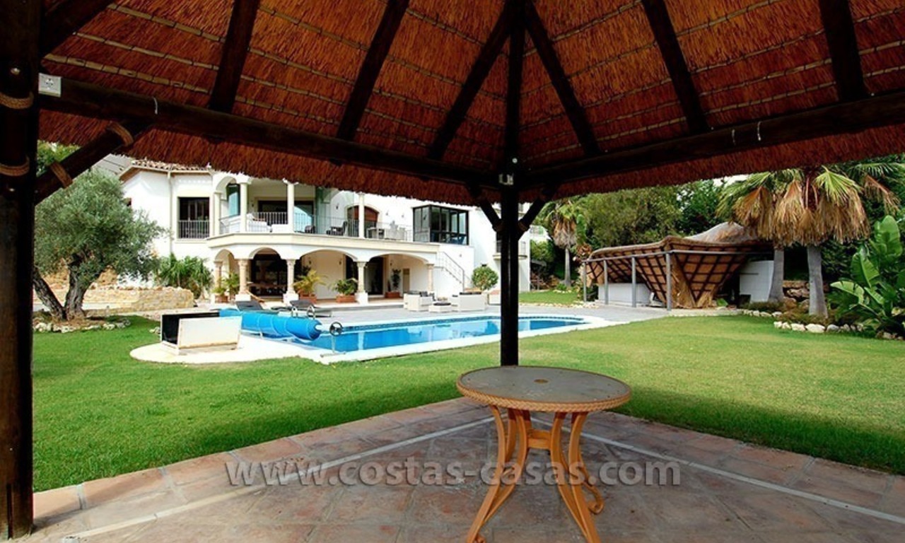 Villa exclusiva de estilo andaluz a la venta en la zona de Marbella - Benahavis 13