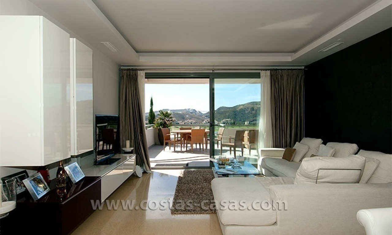 En venta en Marbella - Benahavís: Apartmento moderno de lujo en el campo de golf 6
