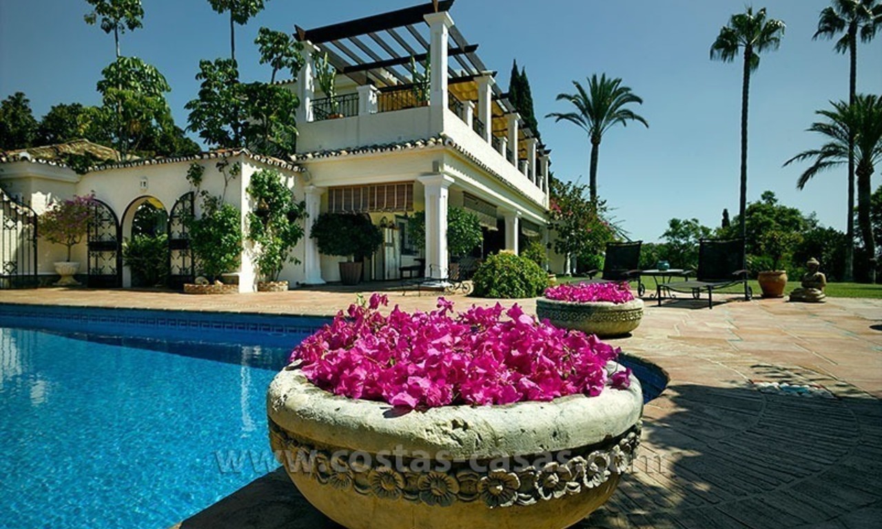 Villa exclusiva de estilo andaluz a la venta en Marbella - Benahavis 4