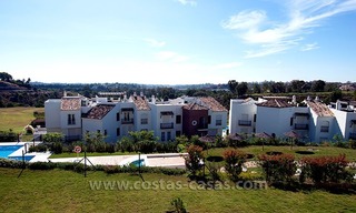 En venta Marbella - Benahavís: Apartamento en primera línea de Campo de Golf 2