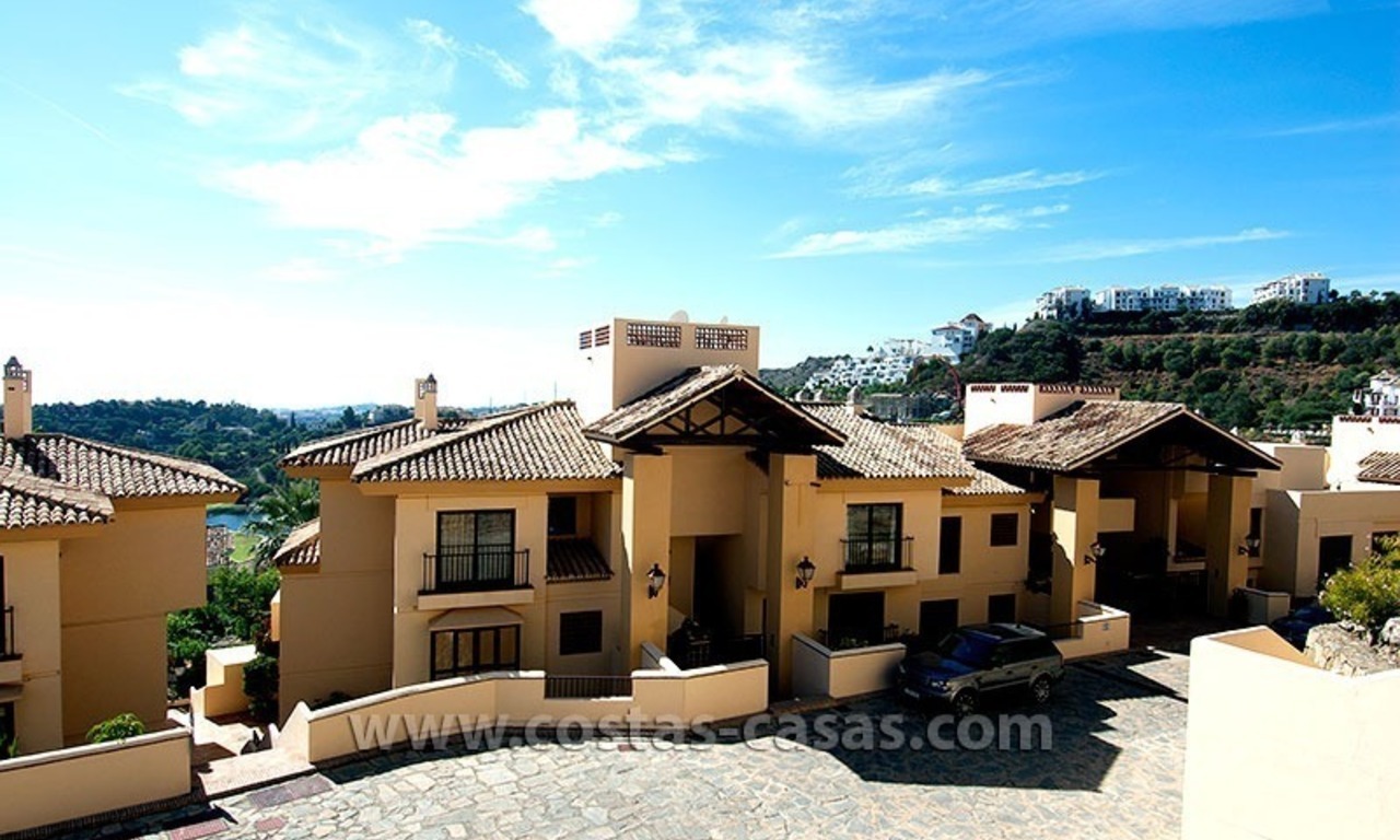 En venta en Marbella - Benahavís: Apartamento en campo de golf 23