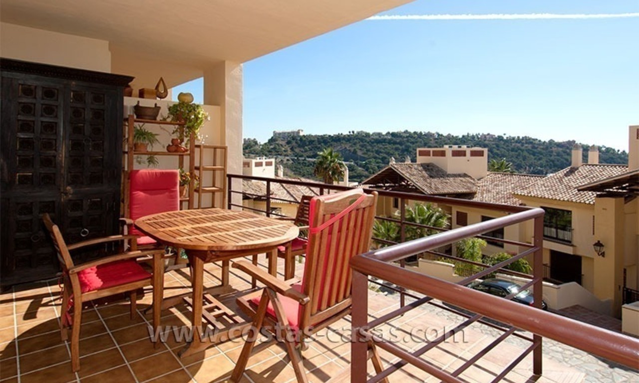 En venta en Marbella - Benahavís: Apartamento en campo de golf 4