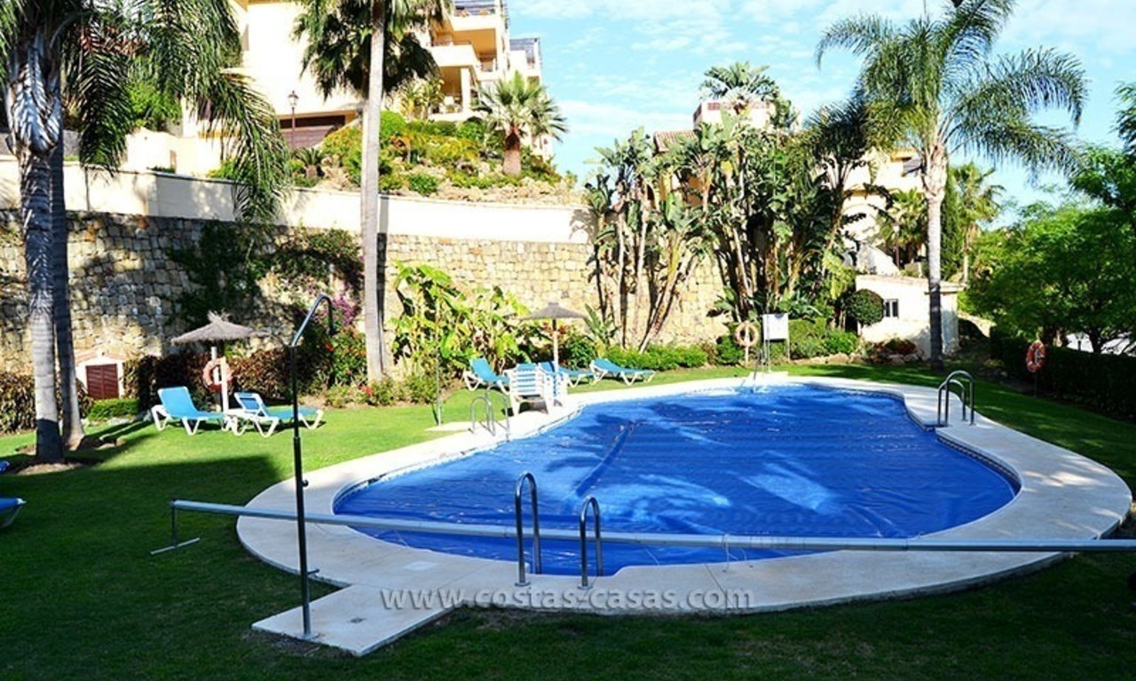 En venta en Marbella - Benahavís: Apartamento en campo de golf 29