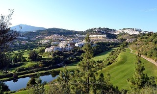 En venta en Marbella - Benahavís: Apartamento en campo de golf 0
