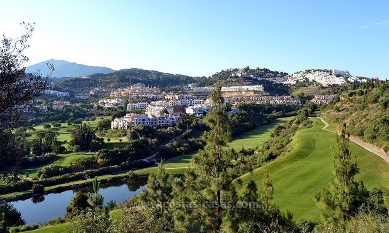 En venta en Marbella - area de Benahavís: Apartamento de golf 35