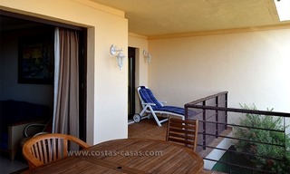 En venta en Marbella - area de Benahavís: Apartamento de golf 3
