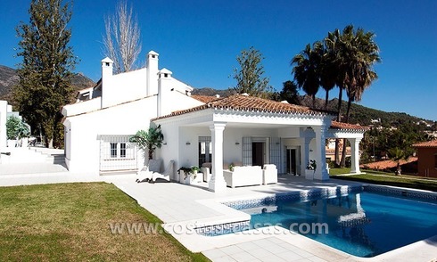 En venta: Villa muy bien situada, amplia y completamente renovada en Marbella 