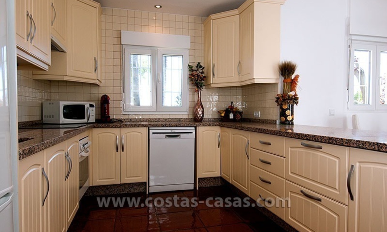 En venta: Villa muy bien situada, amplia y completamente renovada en Marbella 20