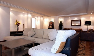 En venta: Villa muy bien situada, amplia y completamente renovada en Marbella 29