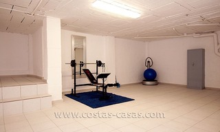 En venta: Villa muy bien situada, amplia y completamente renovada en Marbella 32