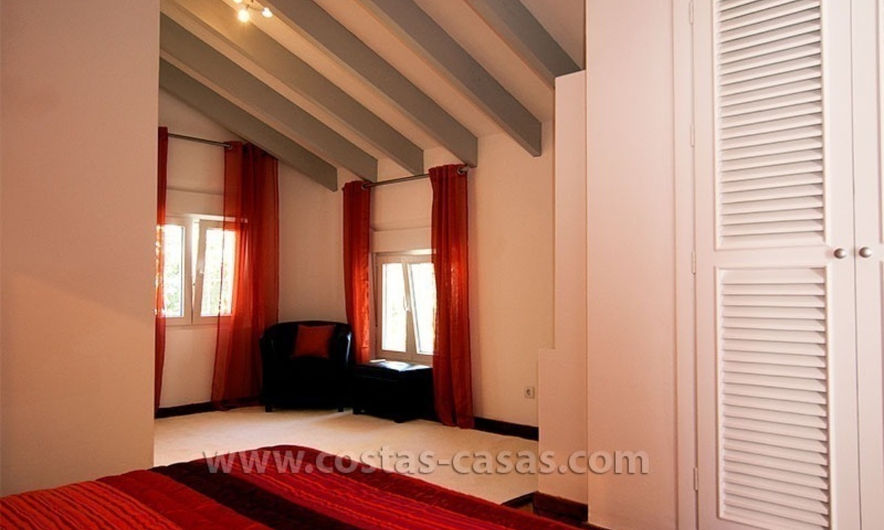 En venta: Villa muy bien situada, amplia y completamente renovada en Marbella 25