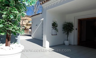 En venta: Villa muy bien situada, amplia y completamente renovada en Marbella 3