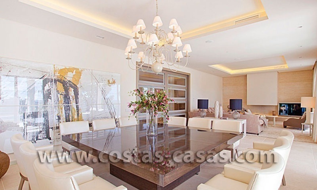 En Venta: Excepcionalmente Bien Ubicada Villa de lujo en Nueva Andalucía, Marbella 3