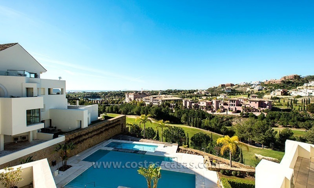 En venta: Villa de lujo contemporánea en primera línea de campo de Golf entre Marbella - Benahavis - Estepona 1