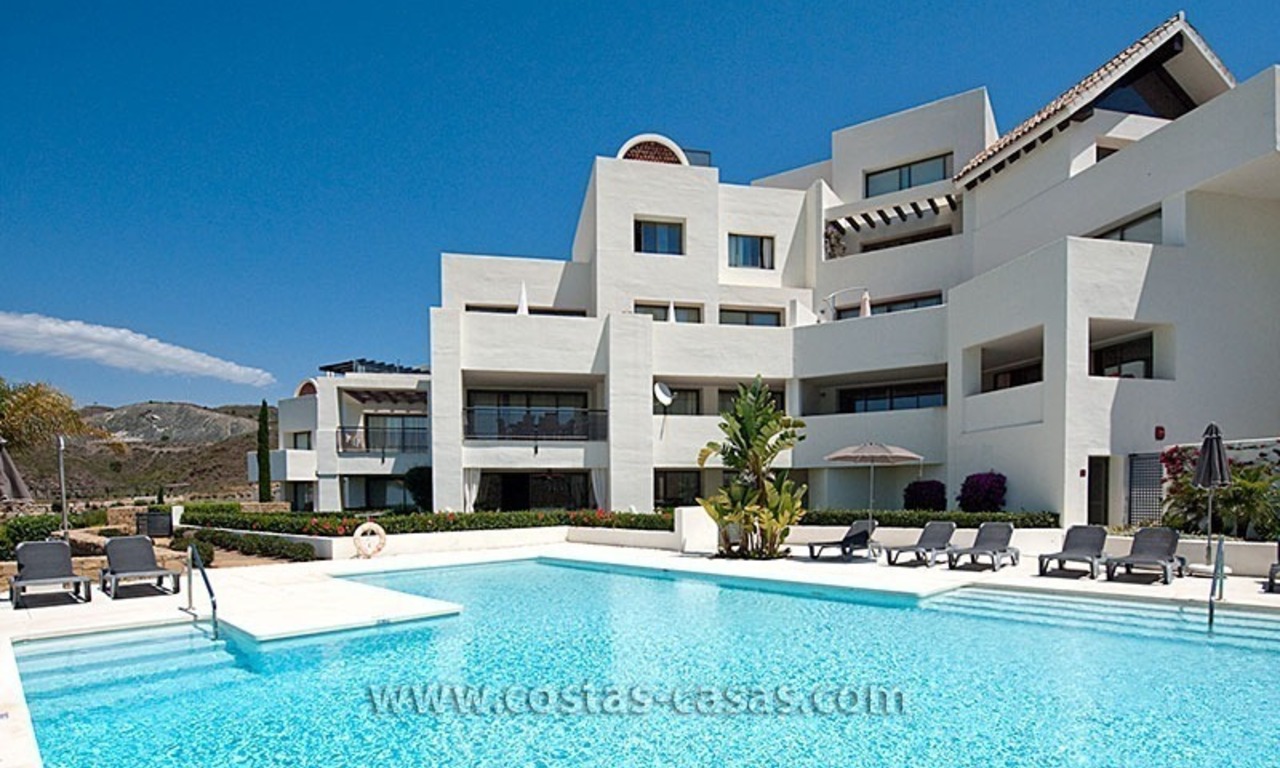 En venta: Villa de lujo contemporánea en primera línea de campo de Golf entre Marbella - Benahavis - Estepona 2
