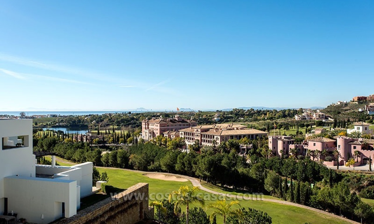 En venta: Villa de lujo contemporánea en primera línea de campo de Golf entre Marbella - Benahavis - Estepona 0