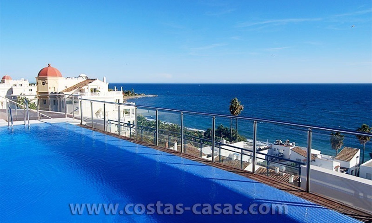 En venta: Nuevos apartamentos junto a la playa en la Nueva Milla de Oro, Marbella - Estepona 0
