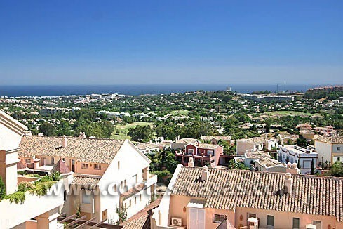 Se Vende: Amplio Duplex Ático apartamento en Nueva Andalucía – Marbella