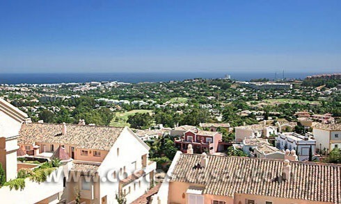 Se Vende: Amplio Duplex Ático apartamento en Nueva Andalucía – Marbella 