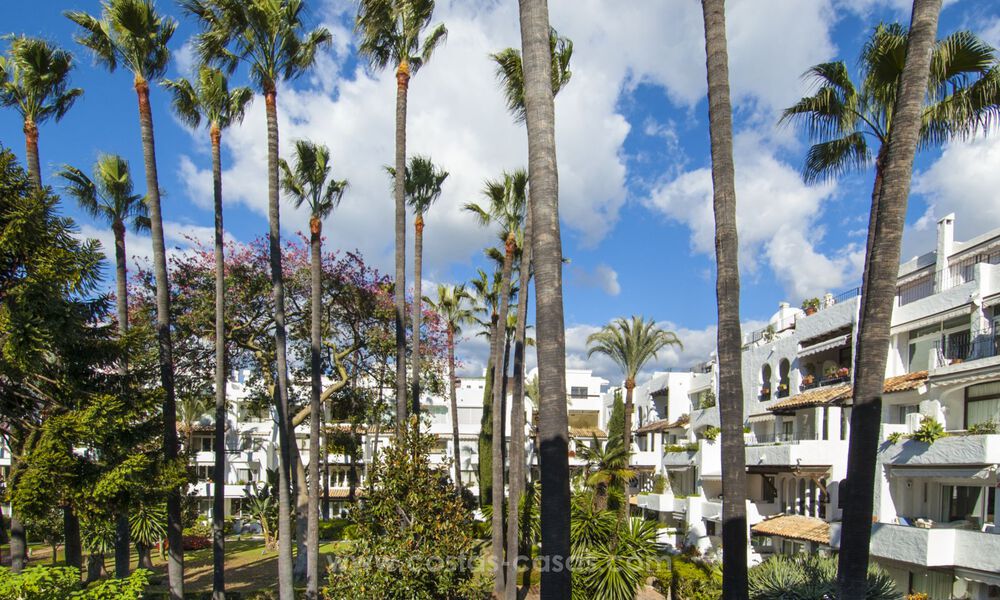 Apartamento junto a la playa en venta en Puerto Banús, Marbella 29649