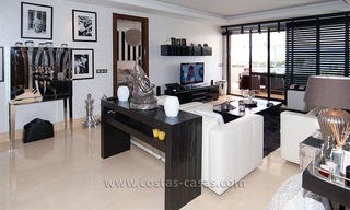 En venta en Marbella - Benahavís: Apartmento moderno de lujo cerca del campo de golf 4