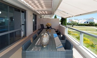 En venta en Marbella - Benahavís: Apartmento moderno de lujo cerca del campo de golf 2