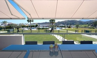 En venta en Marbella - Benahavís: Apartmento moderno de lujo cerca del campo de golf 0