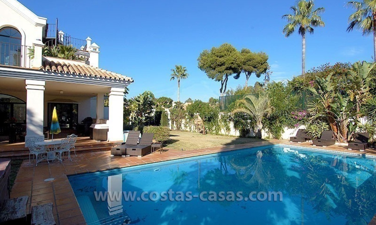 En venta: Villa Grande de Lujo Moderna cerca de playa en Marbella 1